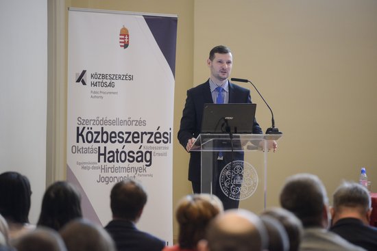 Dr. Kovács László