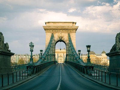 chain-bridge-4991285_1920.jpg