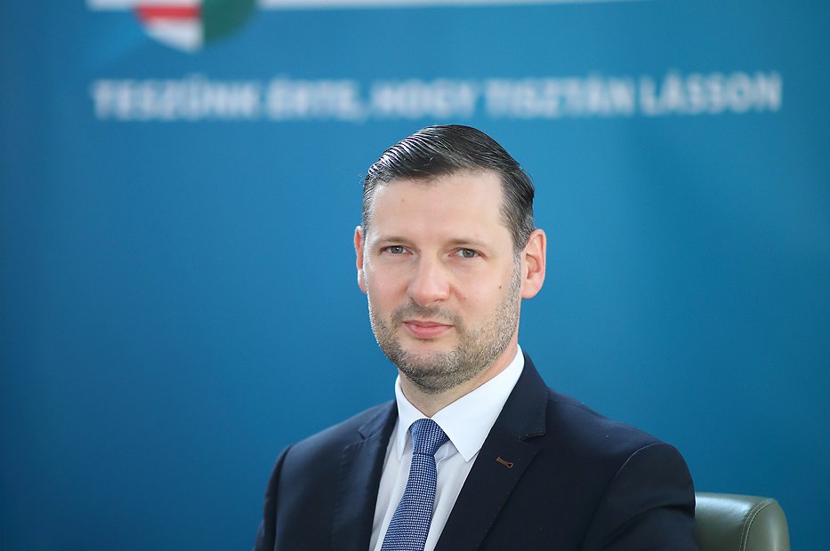 Dr. Kovács László