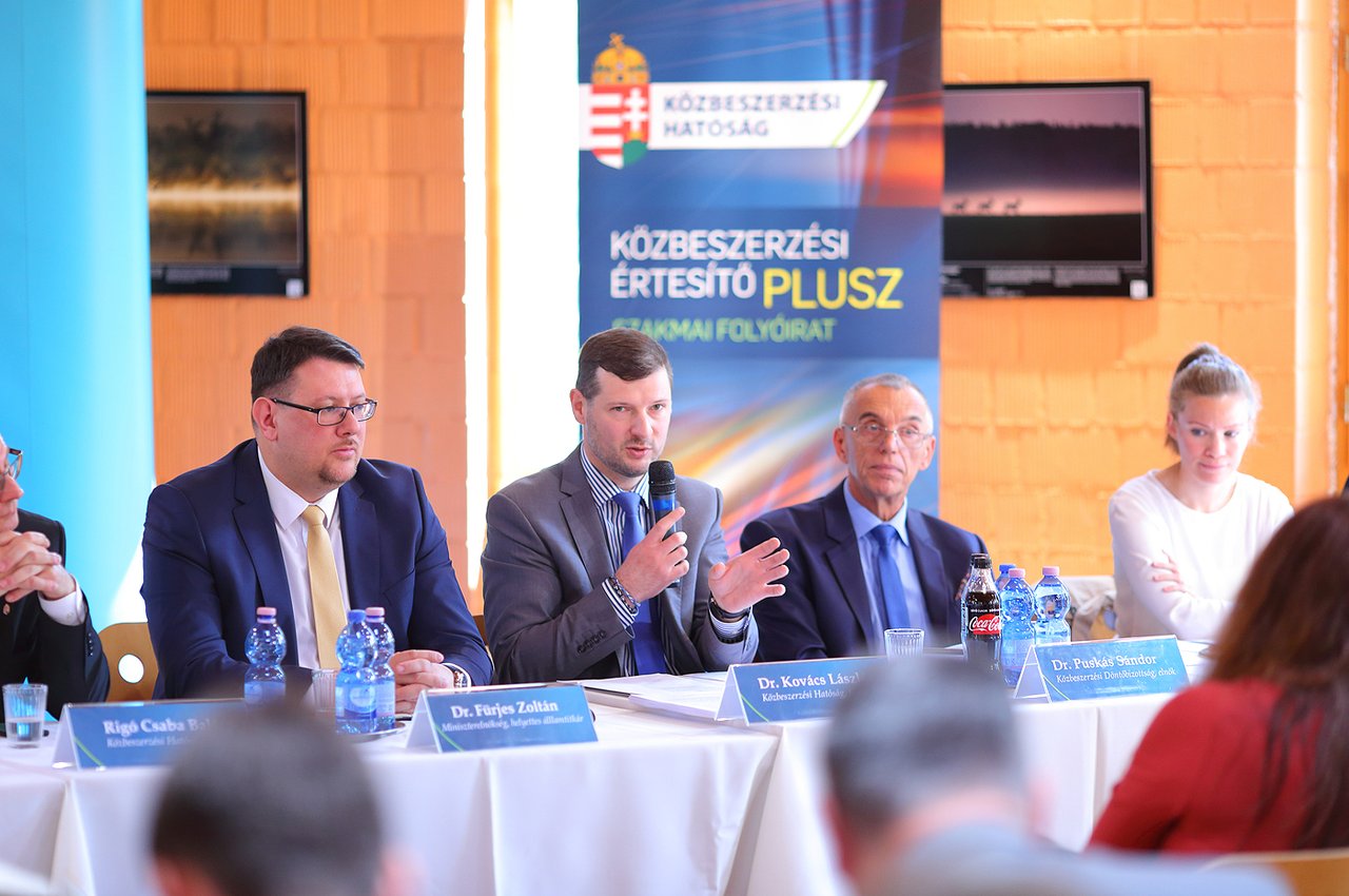 KH kerekasztal_273.JPG