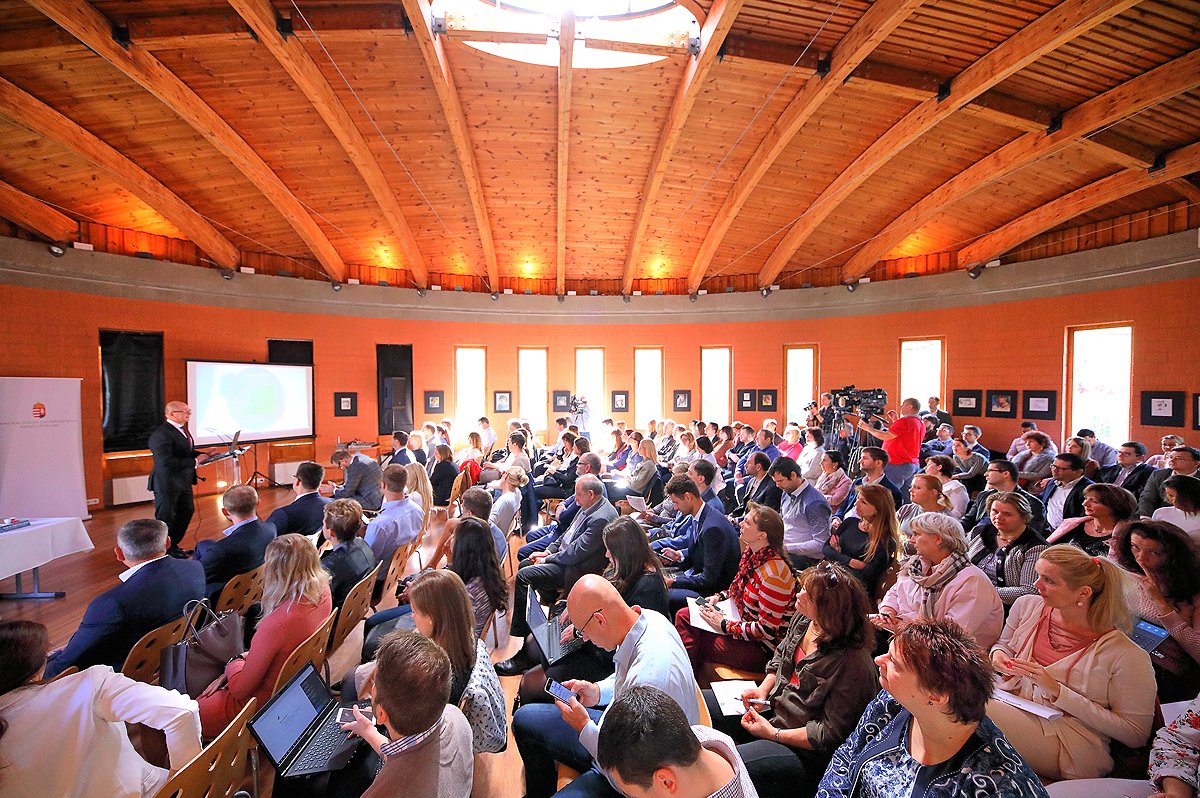 KH_KONFERENCIA_0213 másolata.JPG