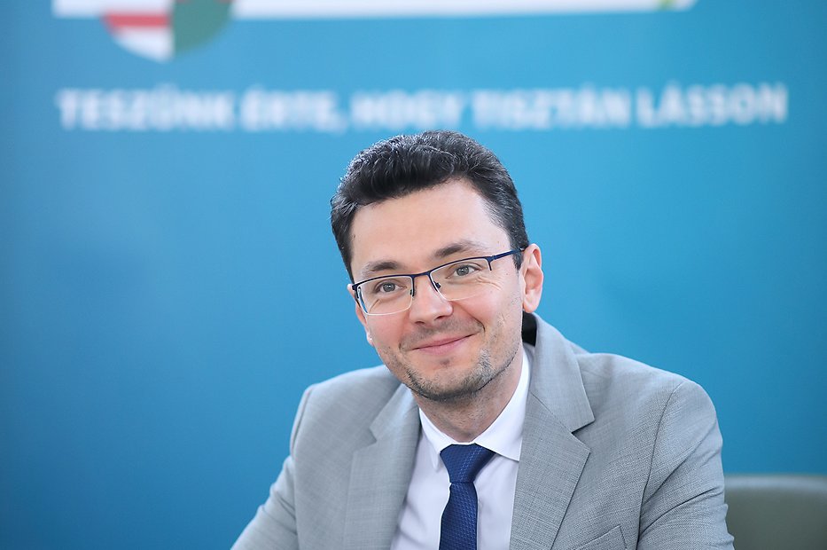 Dr. Kugler Tibor